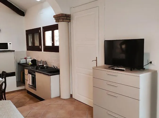 Via Zagarelli Alle Mura 80 *